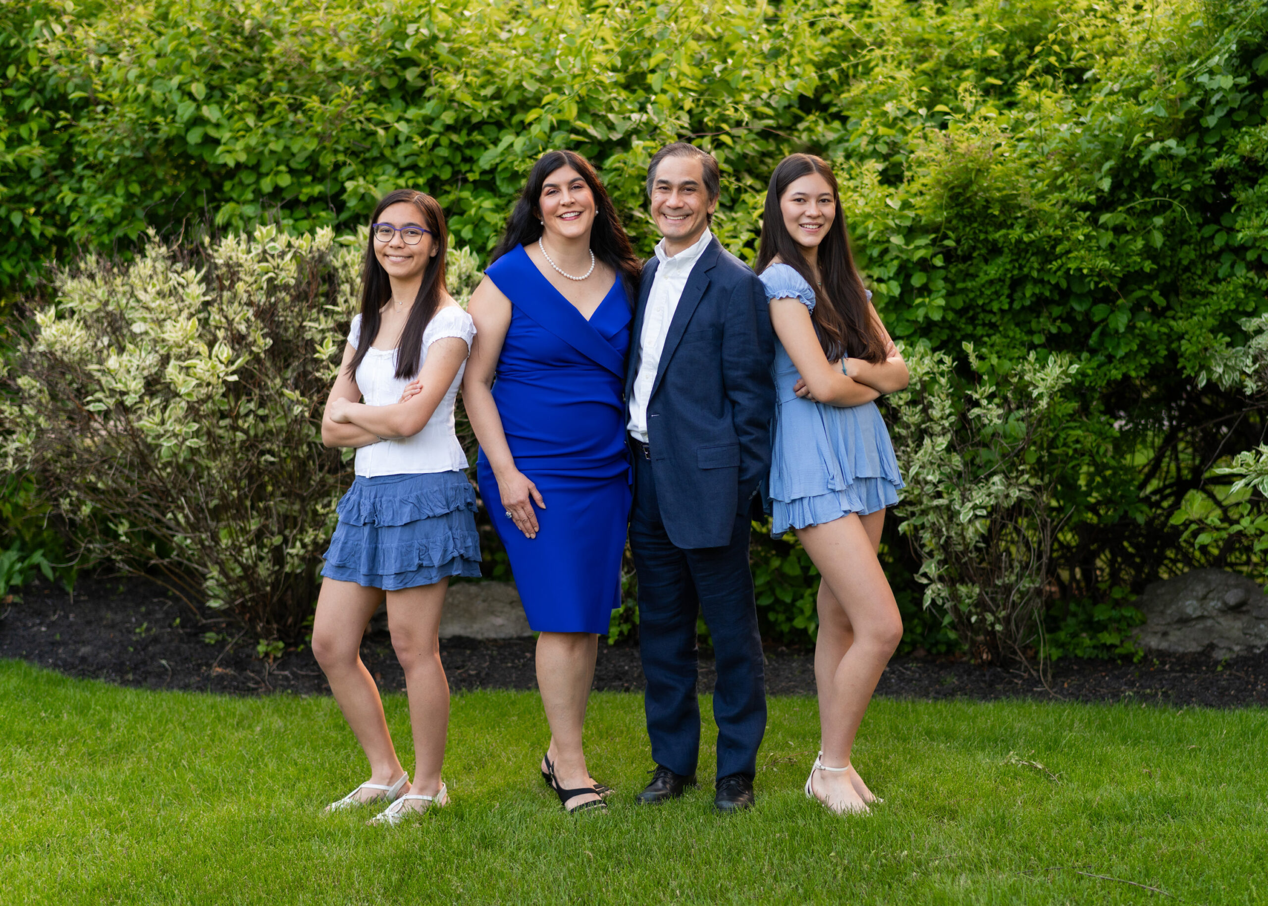 Family Portraits in your backyard in the spring. Photographed by Chiha Portraits.