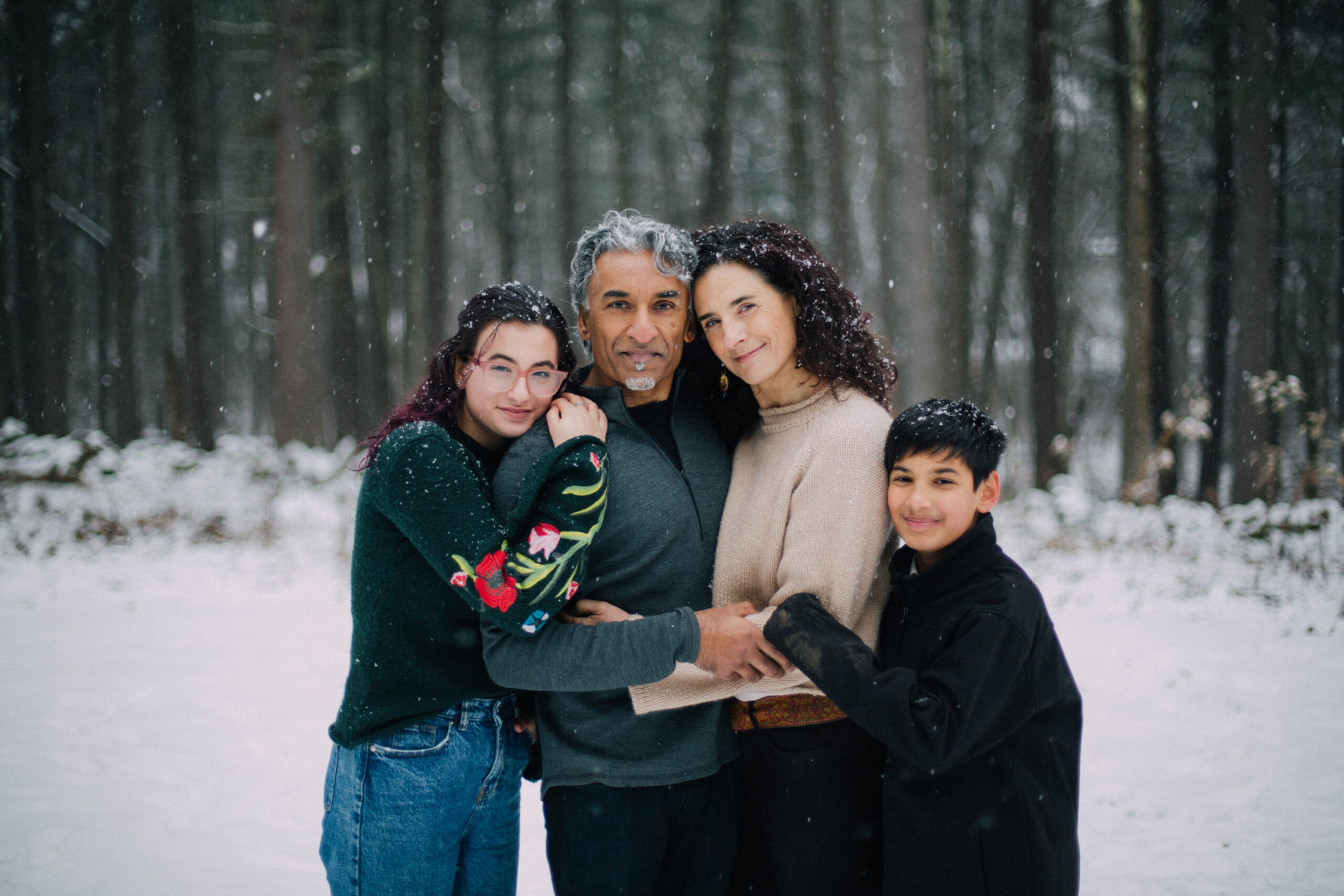 Family portrait outfit ideas for a snowy photshoot in the winter. Photographed in Carlisle, MA.