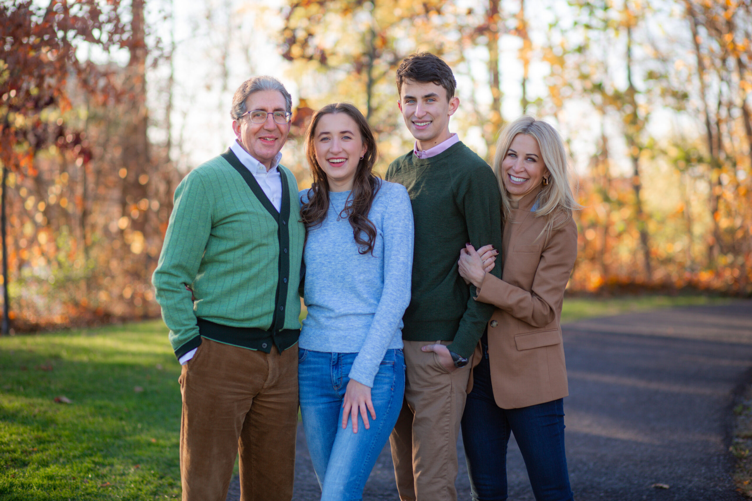 Family Portraits at Fresh Pond in Cambridge, MA in the fall. Photographed by Chiha Portraits.