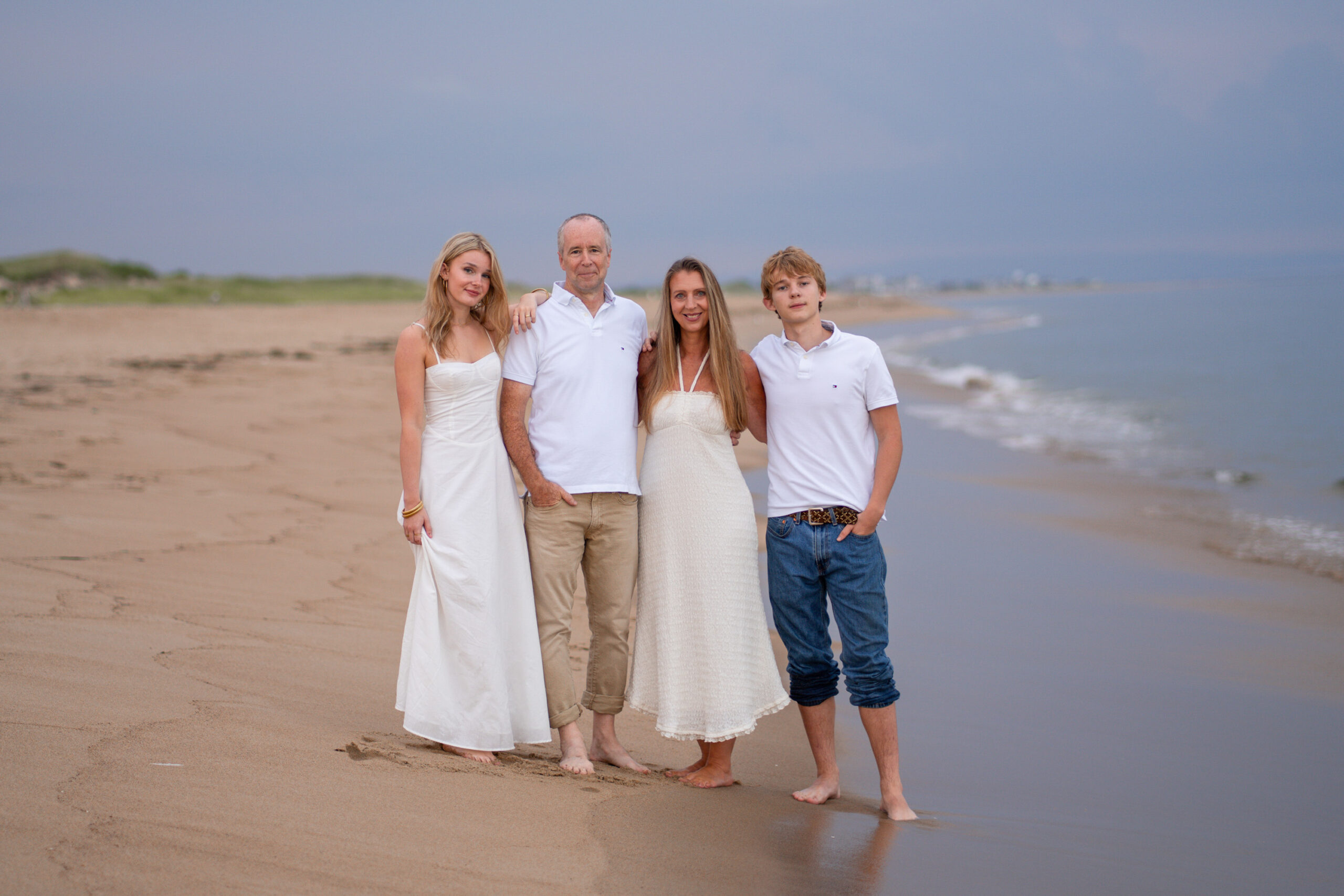 family portrait outfit ideas for a photoshoot at the beach in the summer. Photographed in Newburyport, MA.